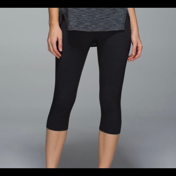 Lululemon Seamlessly street crop size 8 26-27” - Picture 6 of 6
